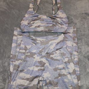 Bombshell Sportswear Rockstar Bra & Contour Legging - size Medium!